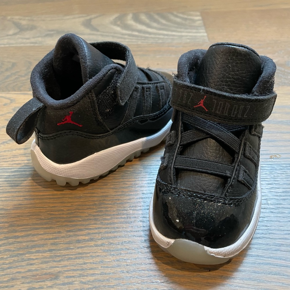 Jordan Retro 11 toddler size 5 excellent condition